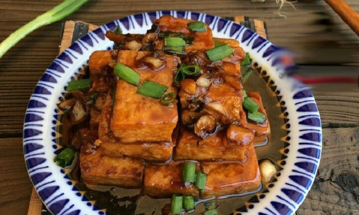 Bật mí cách làm đậu hũ chiên sốt xì dầu thanh đạm, phù hợp ngày hè