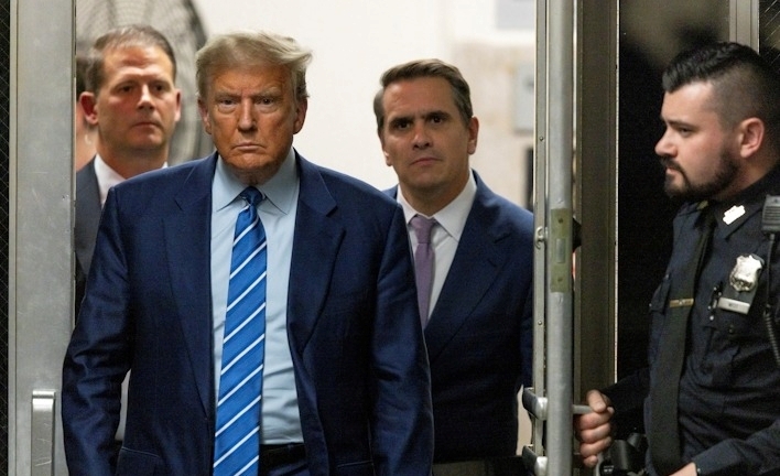 Ông Trump tranh thủ vận động tranh cử giữa lúc bị xét xử hình sự