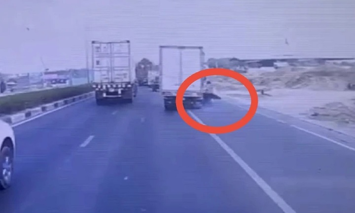 Tài xế xe container đánh võng gây tai nạn rồi bỏ chạy