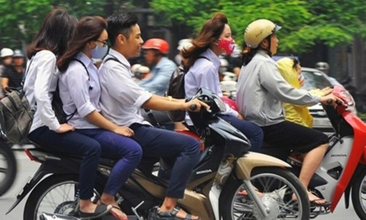 Giao xe chở người chưa đủ tuổi bị phạt bao nhiêu tiền?