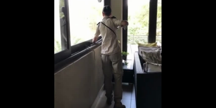 Video: Cực sốc khoảnh khắc người phụ nữ tay không bắt