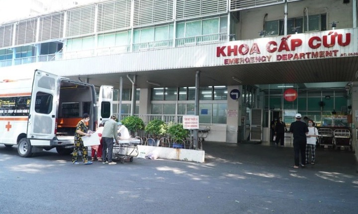 Vụ va chạm tàu trên sông Tiền: Hướng dẫn viên đứt lìa tay đã tử vong