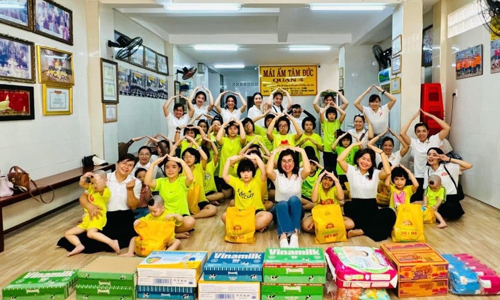 Trường Mầm Non Việt Mỹ thăm và trao quà tại Mái ấm Tâm Đức