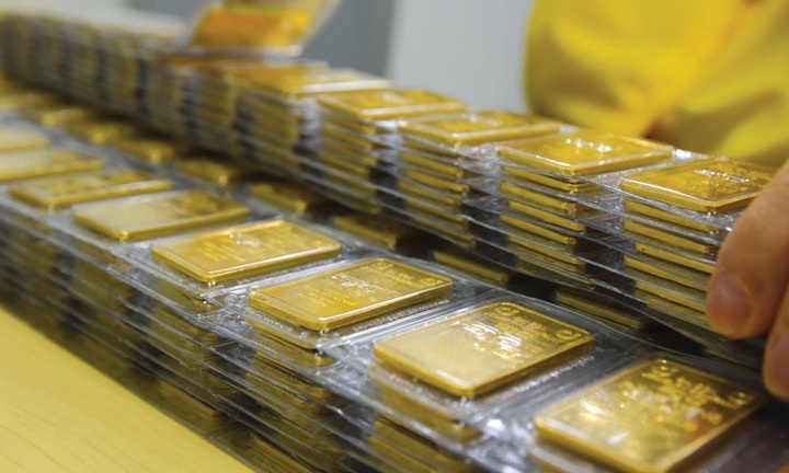 Người dân chen chân mua vàng, giá vàng nhẫn lại có diễn biến bất ngờ