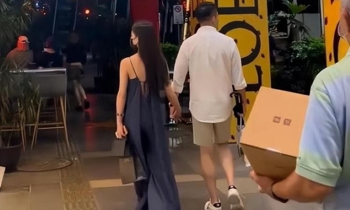 Uông Tiểu Phi mua cho vợ sắp cưới nhiều đồ đắt tiền tại khu nhà Từ Hy Viên