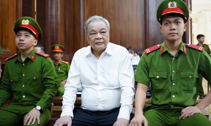 Ông Trần Quí Thanh khóc khi nghe con gái nói lời sau cùng tại toà