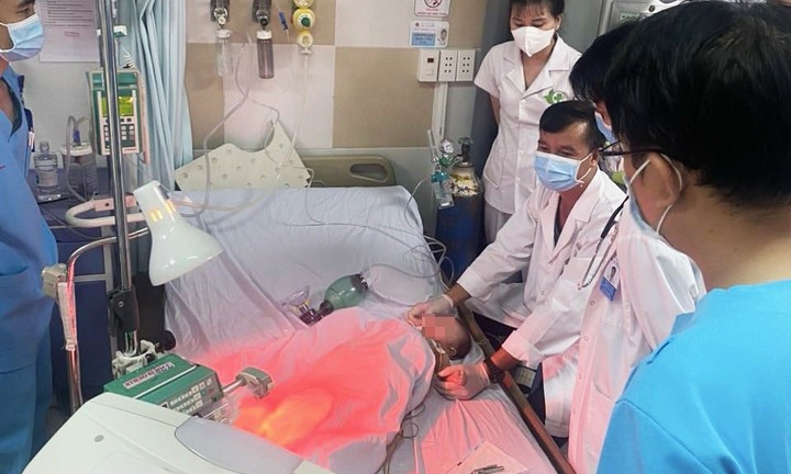 Bình Dương: Bé gái 2 tháng tuổi sốc phản vệ sau tiêm và uống vắc xin