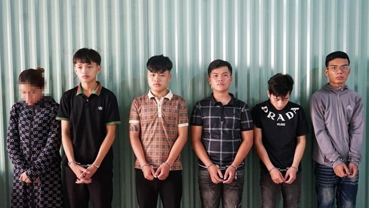 Đôi vợ chồng trẻ vác dao phóng lợn tham gia hỗn chiến ở Đà Nẵng