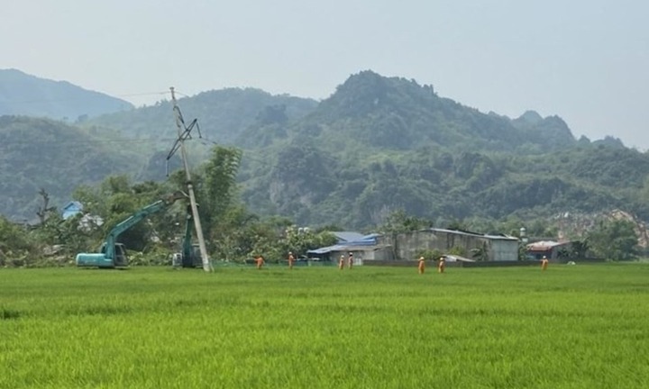 Dông lốc kèm mưa đá ở Sơn La, 1 người chết, gần 5.000 ngôi nhà bị hư hỏng