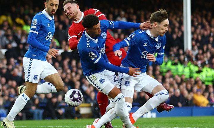 Thất bại trước Everton, Liverpool gặp khó trong cuộc đua vô địch Premier League