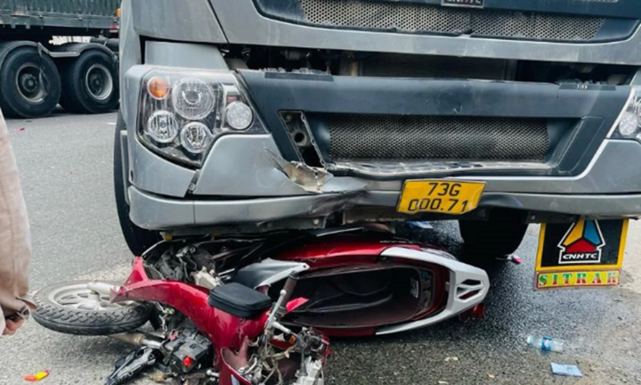 Tin tức tai nạn giao thông mới nhất ngày 26/4: Va chạm với xe đầu kéo, nữ giáo viên tử vong