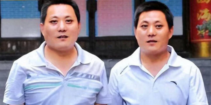 Cặp anh em sinh đôi đoàn tụ sau 41 năm thất lạc nhờ sự