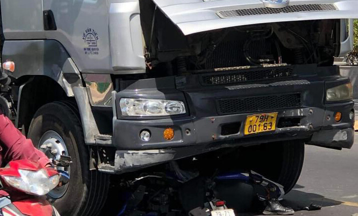 Tin tức tai nạn giao thông mới nhất ngày 28/4: Va chạm liên hoàn trên QL 50