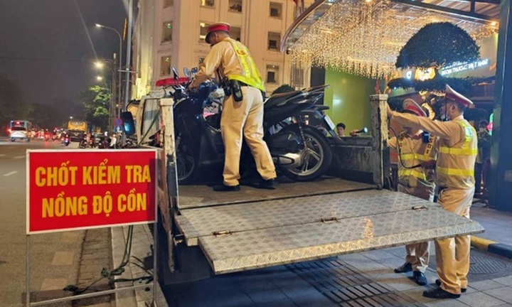 Nhiều tài xế vi phạm nồng độ cồn trong ngày đầu nghỉ lễ 30/4-1/5