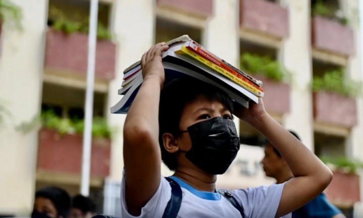 Philippines cho học sinh học trực tuyến giữa lúc nắng nóng “như thiêu như đốt”