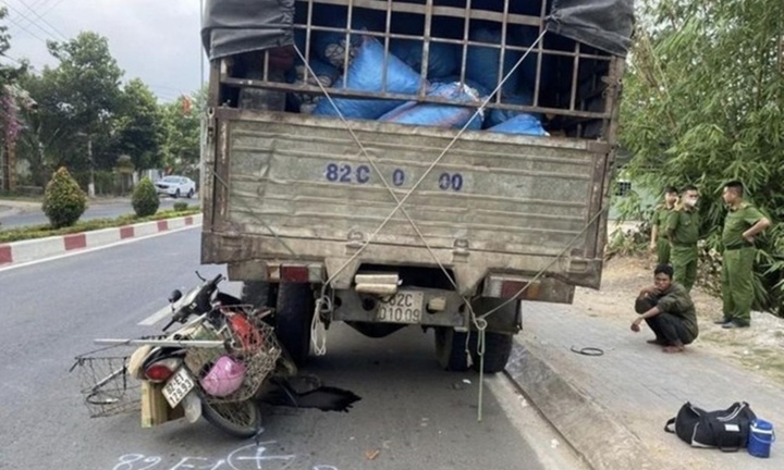 Tin tức tai nạn giao thông mới nhất ngày 30/4: Tự ngã ra đường, 1 người tử vong