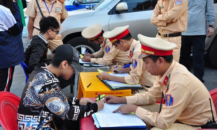 Bộ Công an đề xuất áp dụng thang điểm 12 đối với giấy phép lái xe