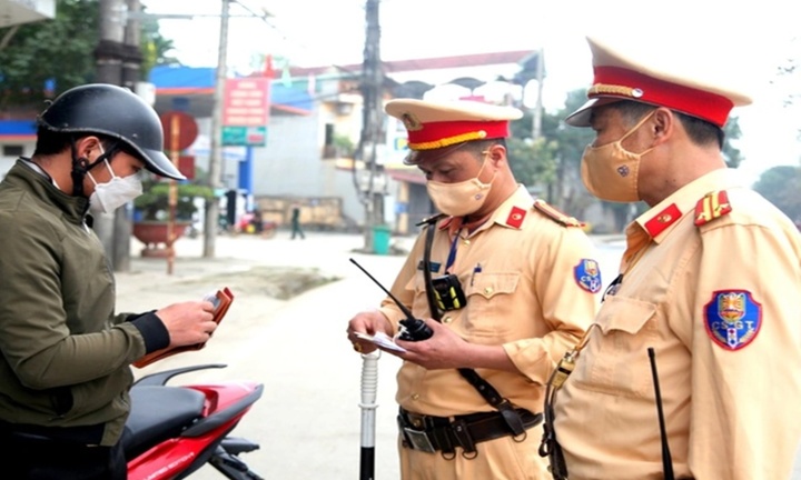 CSGT có được mặc thường phục khi bắn tốc độ?