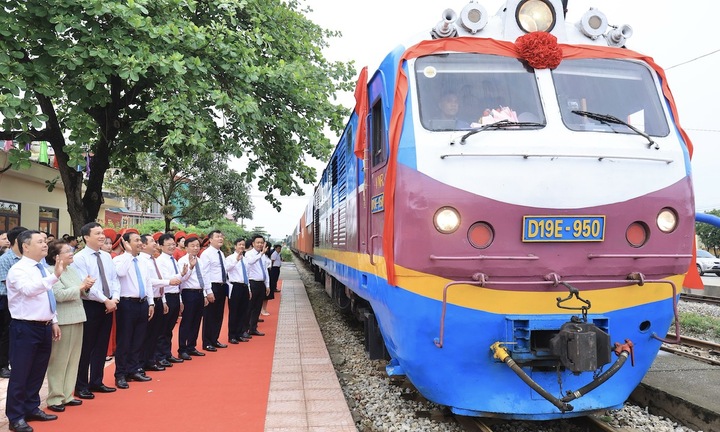 Đường sắt khai trương đoàn tàu liên vận quốc tế đầu tiên từ ga Cao Xá