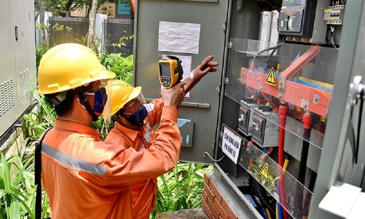 Người dân TP.HCM tá hỏa vì hóa đơn tiền điện tăng cao bất ngờ