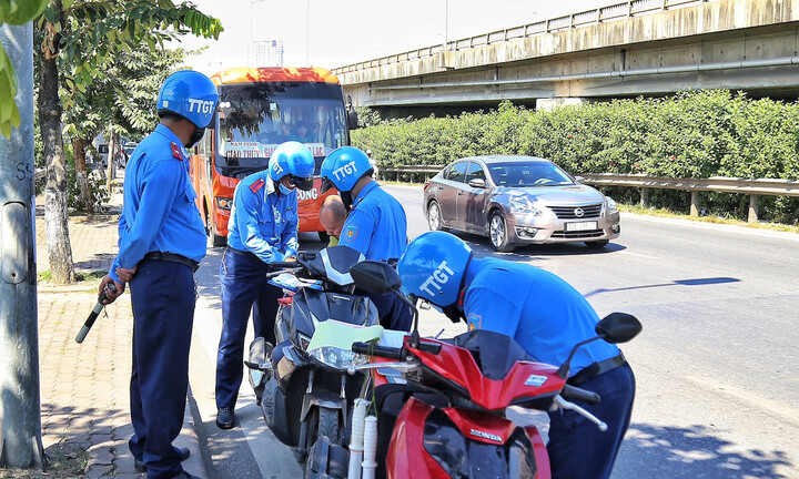 Thanh tra GTVT Hà Nội xử phạt 37 trường hợp vi phạm giao thông trong kỳ nghỉ lễ