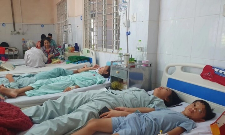 Vụ nghi ngộ độc bánh mì ở Đồng Nai: Số ca nhập viên tăng lên 469 người