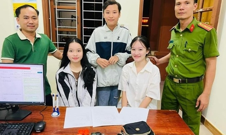 Nhặt được túi xách chứa đầy vàng và tiền mặt, 3 học sinh đến công an trình báo