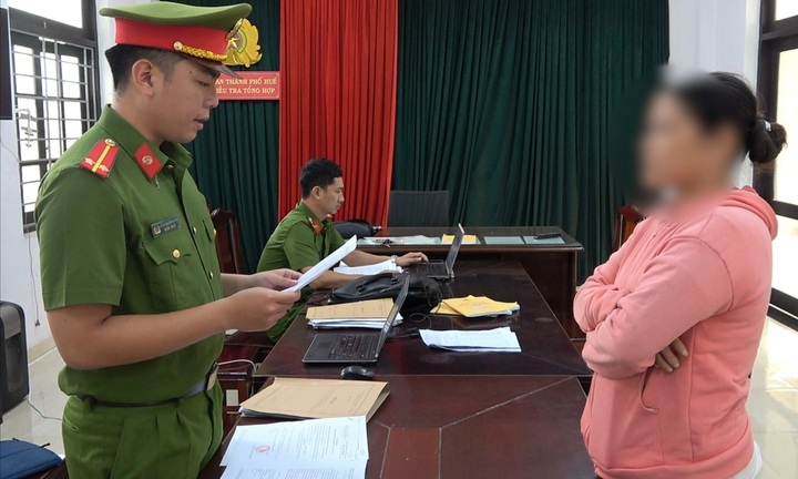 Người phụ nữ bị khởi tố vì giao xe cho con trai không có bằng lái gây tai nạn