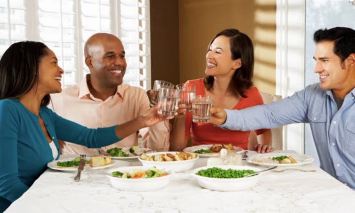 Nên uống nước như thế nào trong bữa ăn?