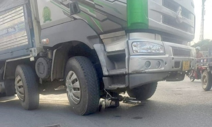 Xót xa học sinh lớp 2 ở TP.HCM tử vong trên đường đến trường