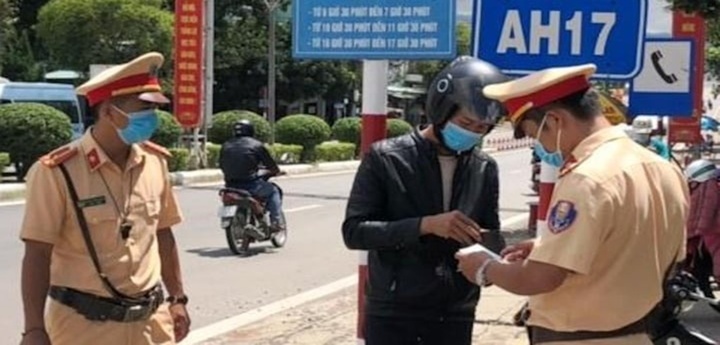 Cảnh sát giao thông vi phạm pháp luật thì bị xử lý như thế nào?