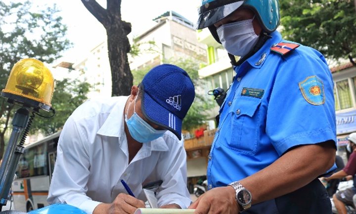 Thanh tra giao thông có được dừng xe và kiểm tra giấy tờ