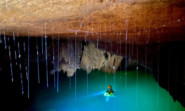 Phát hiện hồ nước bí ẩn, độc đáo trong nhánh phụ của hang Thung