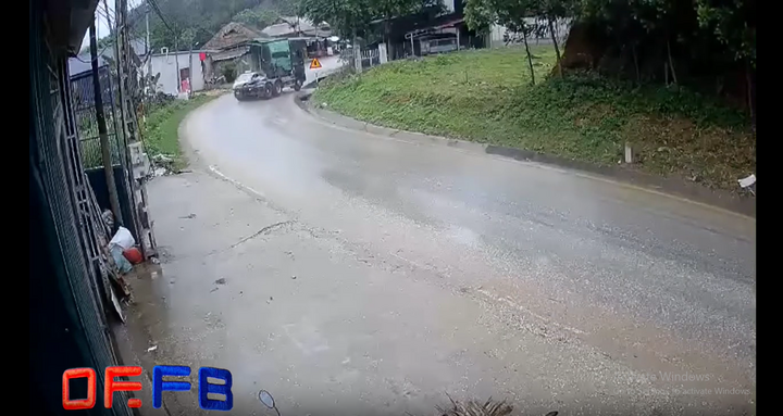 Video: Xe đầu kéo 