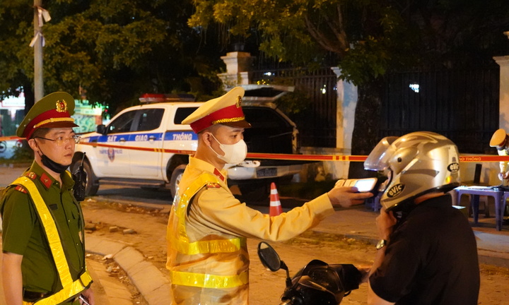 CSGT Hà Nội xử lý nồng độ cồn không ngày nghỉ, không vùng cấm, không ngoại lệ