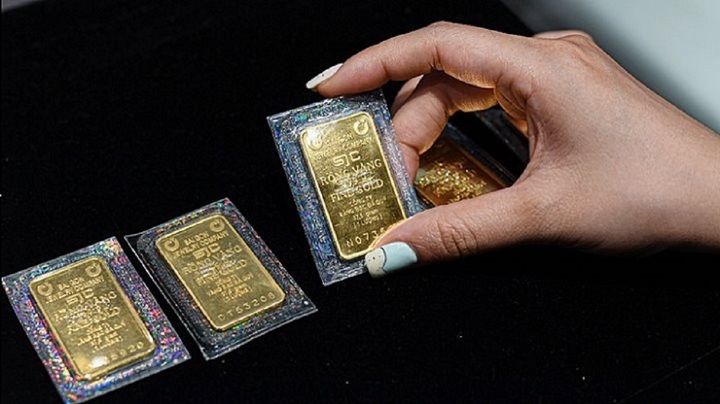 Giá vàng mới nhất hôm nay 15/5: Giá vàng tiếp tục “trượt dốc”