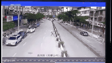 Video: Bắn vỡ camera giao thông, người đàn ông trả giá đắt