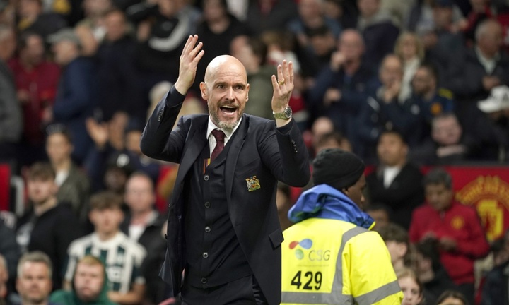 Đánh bại Newcastle, HLV Ten Hag ca ngợi các cầu thủ trẻ