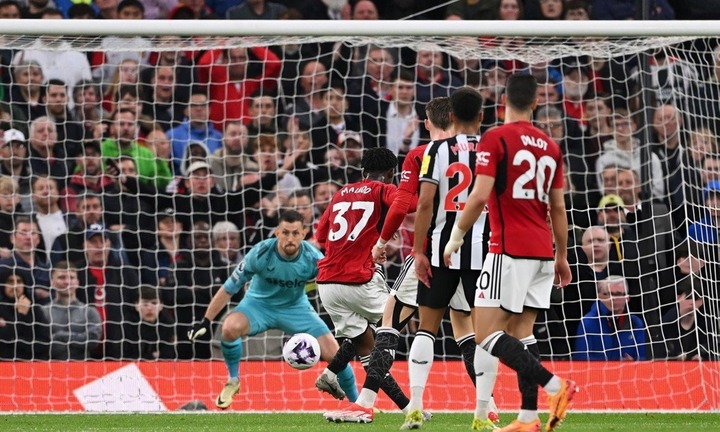 Man Utd cắt mạch 3 trận thua liên tiếp, Chelsea giành vé dự cúp châu Âu
