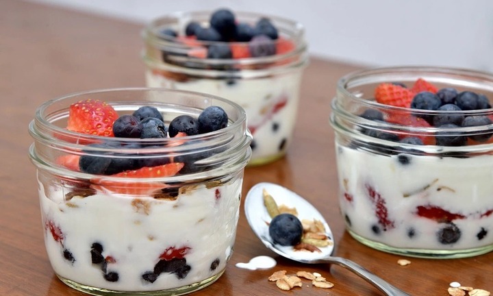 Ăn sữa chua trước khi uống rượu có tác dụng gì?