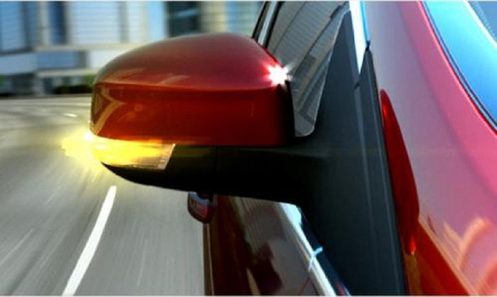 Lỗi quên bật xi nhan bị phạt bao nhiêu tiền?