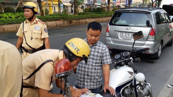 Tài xế bị tước giấy phép lái xe có được điều khiển phương tiện?