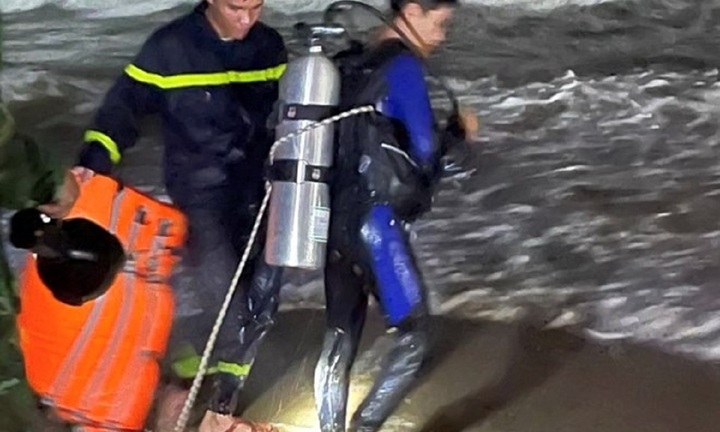 Thi thể nam sinh lớp 8 mất tích trên biển Quảng Bình được tìm thấy ở đâu?