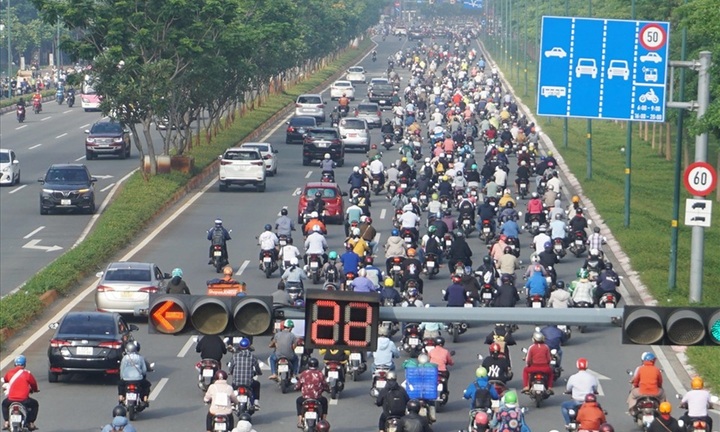 Thế nào là lỗi tài xế không đi bên phải theo chiều đi của mình?