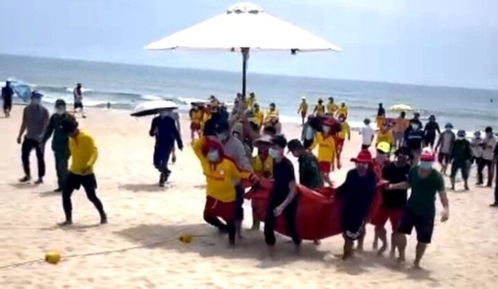 Tìm được thi thể nạn nhân thứ 3 trong vụ đuối nước tại bãi biển Đà Nẵng