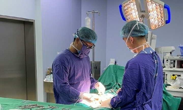 Vỡ mủ vùng bẹn, người đàn ông phát hiện mắc bệnh ít gặp nơi khó nói