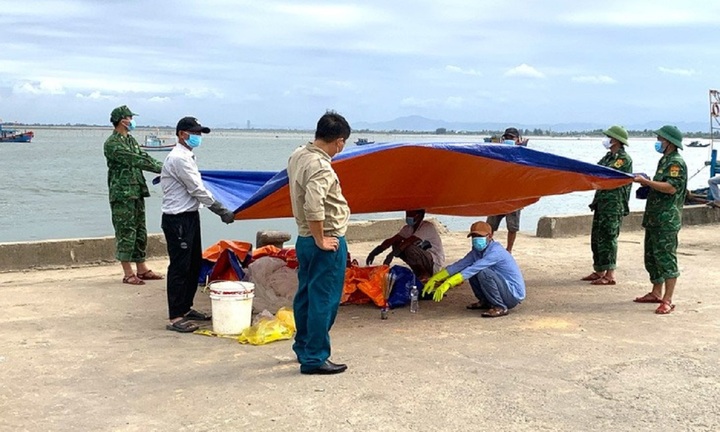 Vụ 2 học sinh lớp 9 bị sóng cuốn ở Hà Tĩnh: Tìm thấy thi thể còn lại 