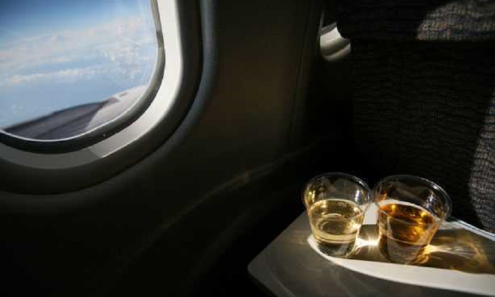 Ghi nhớ những điều tuyệt đối không làm khi đi máy bay