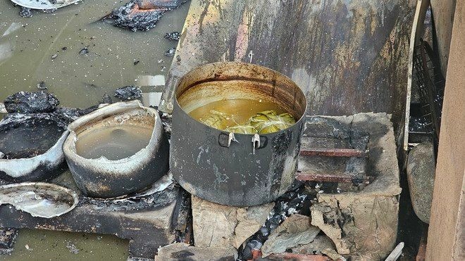 Hà Nội: Luộc bánh chưng trên gác xép gây cháy nhà