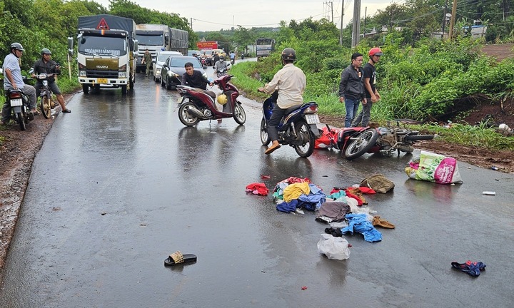 Hiện trường vụ xe tải va chạm xe máy, 2 người tử vong ở Bình Phước